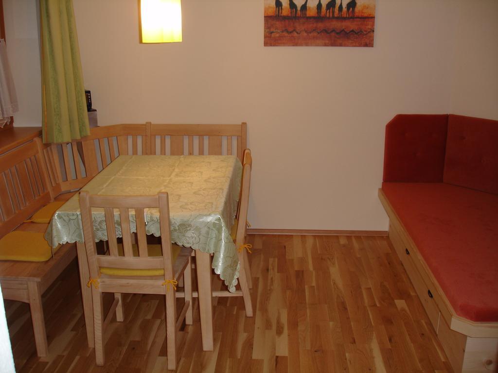Haus Gfoeller Apartment Niederau Room photo